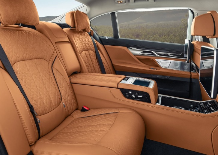 2021 BMW 7 Serisi 740Ld xDrive 3.0 M Excellence Karşılaştırması