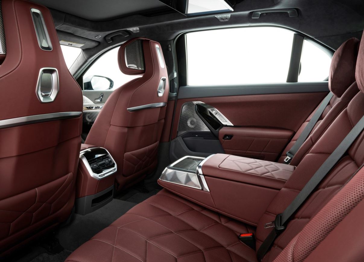 2026 BMW 7 Serisi 740Ld xDrive 3.0 300 HP Pure Excellence Steptronic Teknik Özellikleri, Yakıt Tüketimi