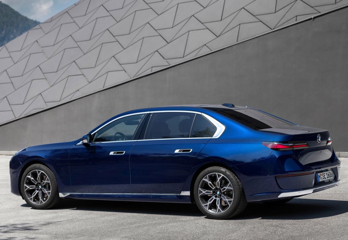 2026 BMW 7 Serisi 740Ld xDrive 3.0 300 HP Pure Excellence Steptronic Teknik Özellikleri, Yakıt Tüketimi