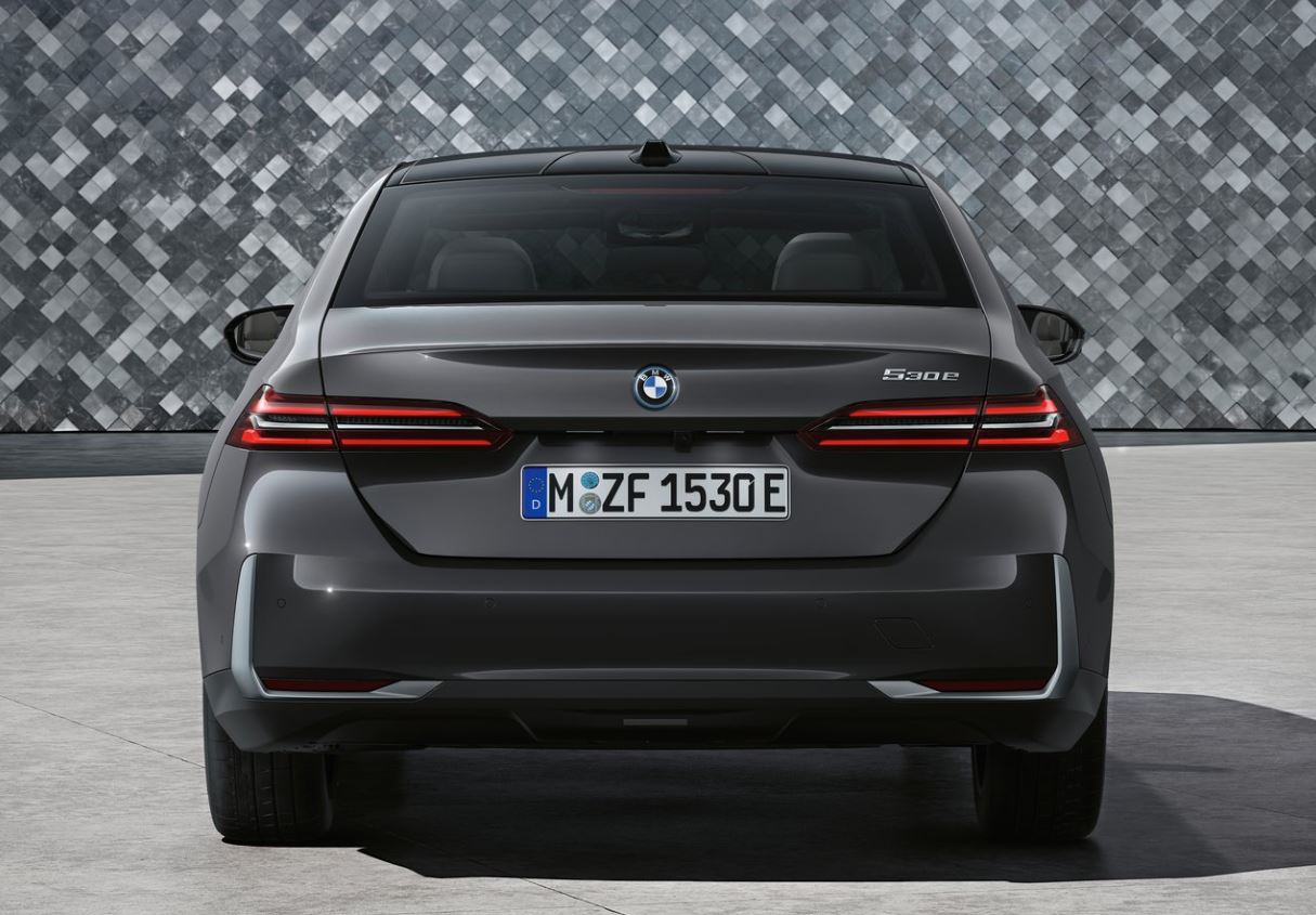 2024 BMW 5 Serisi 520d 2.0 xDrive M Sport Karşılaştırması