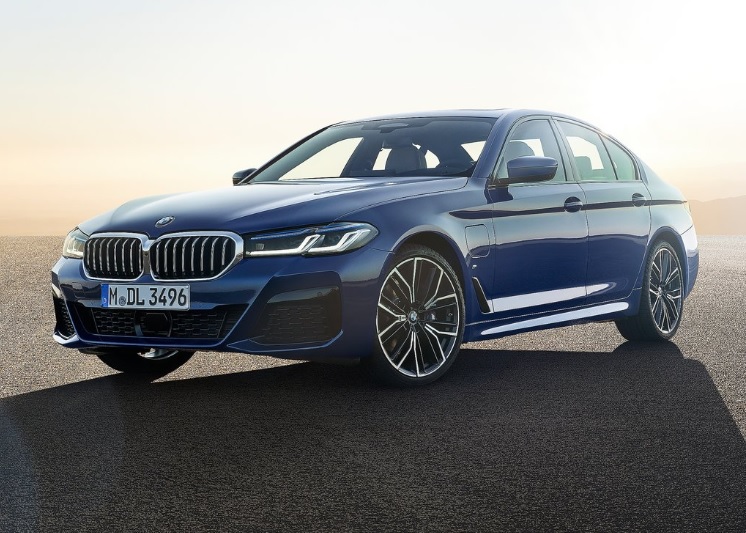 2022 BMW 5 Serisi Sedan 520d 2.0 xDrive (190 HP) Luxury Line Steptronic Teknik Özellikler, Ölçüler ve Bagaj Hacmi