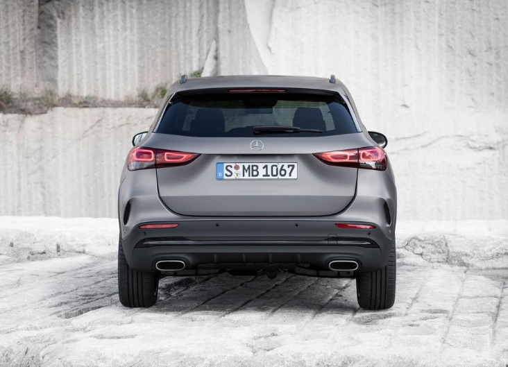2021 Mercedes GLA Serisi GLA200 1.3 AMG Karşılaştırması