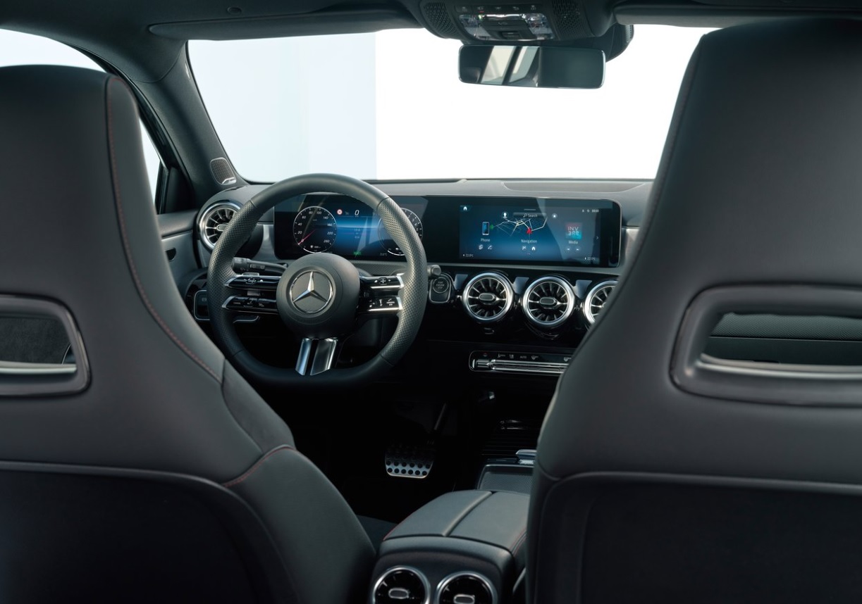 2023 Mercedes A Serisi A200 1.3 AMG Karşılaştırması