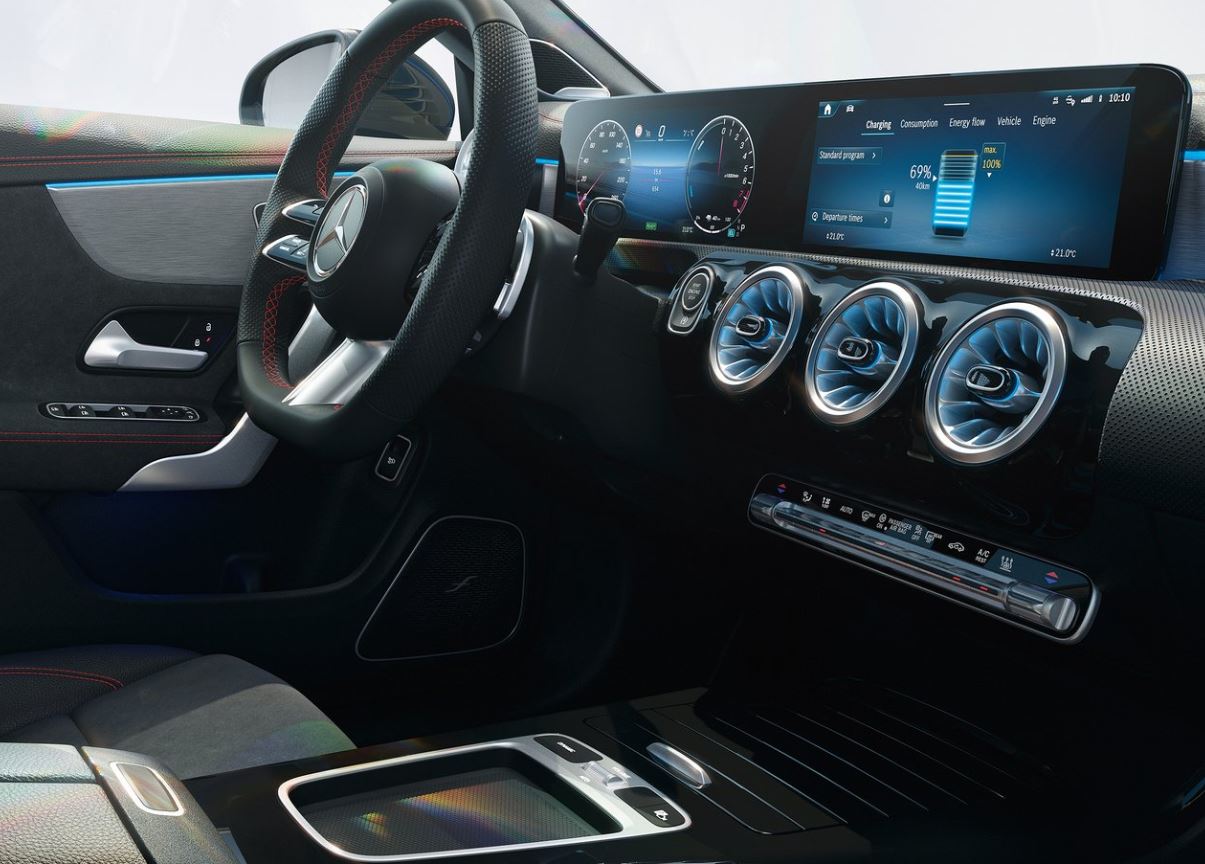 2024 Mercedes CLA Serisi 200 1.3 AMG Karşılaştırması