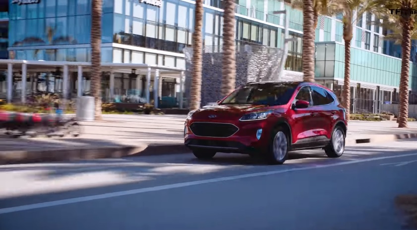 ford escape yollarda