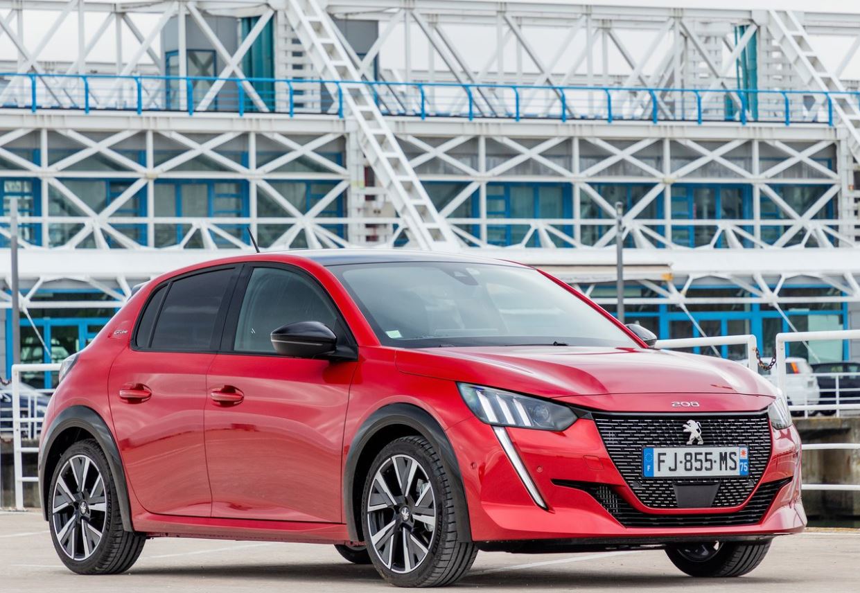 Peugeot 208 araç karşılaştırmaları