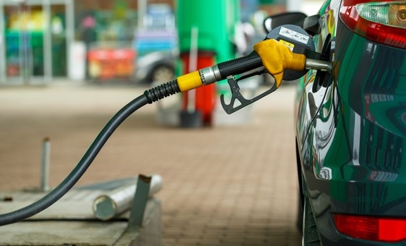 Benzin ve motorine zam yapıldı. Benzinin pompa fiyatı 17 kuruş yükseldi