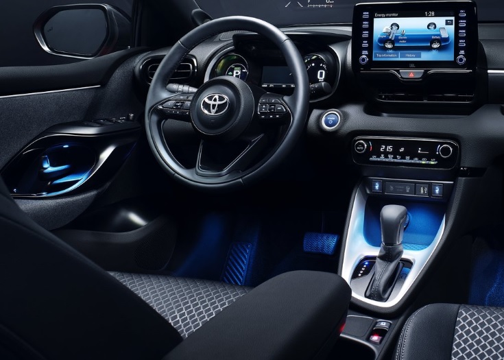 Yeni Toyota Yaris iç tasarımı ve özellikleri